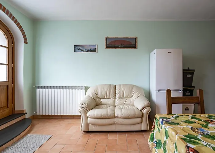 Bright Flat With Private Parking!