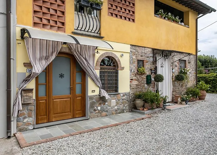 Bright Flat With Private Parking!
