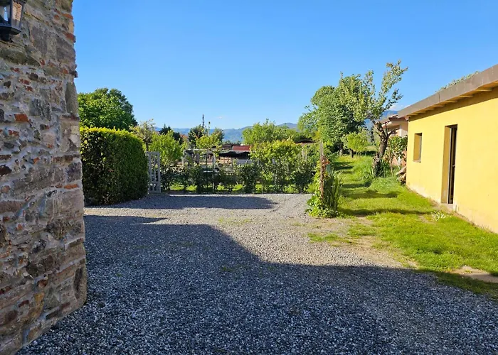 Bright Flat With Private Parking!
