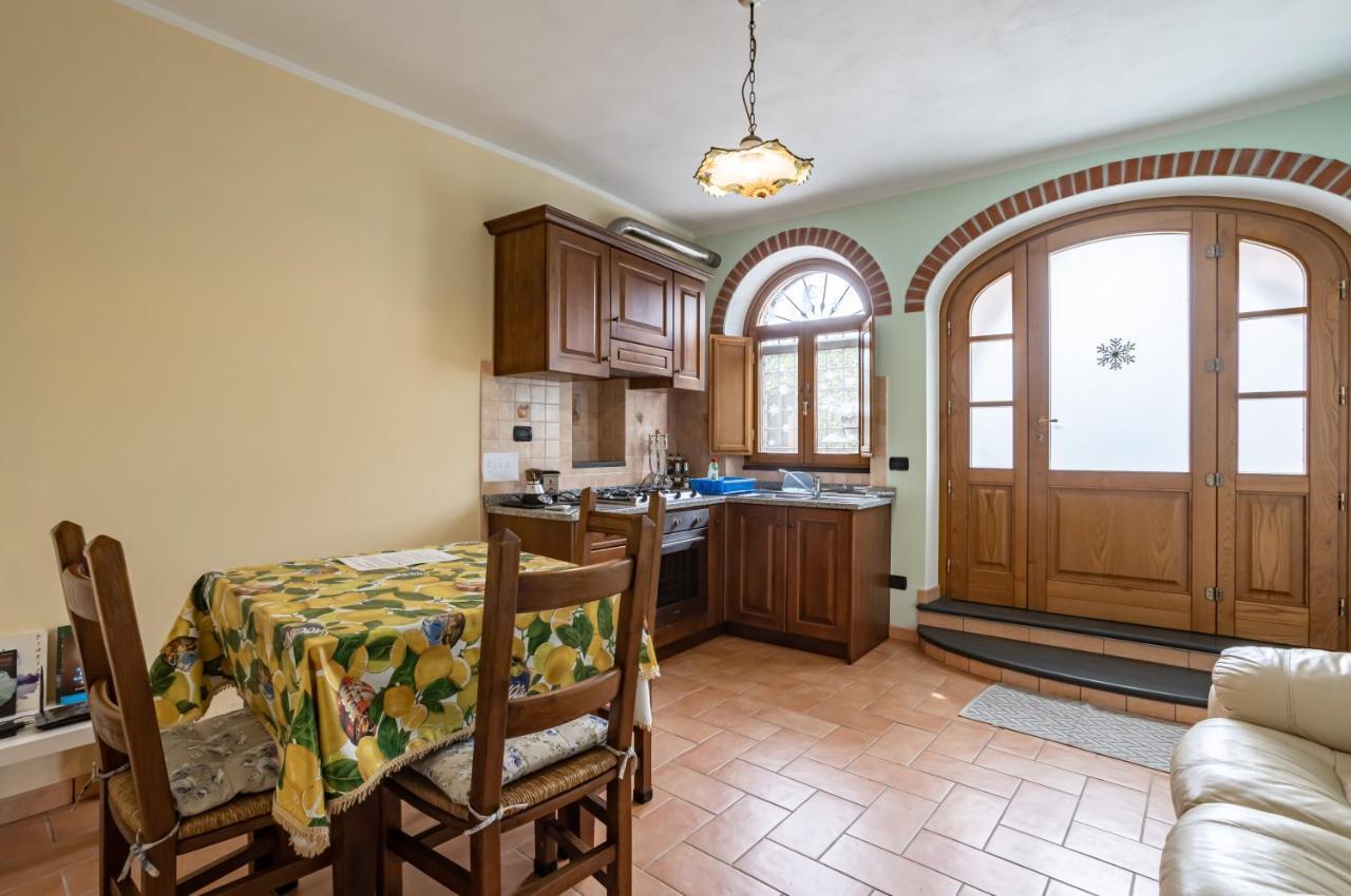 Bright Flat With Private Parking!