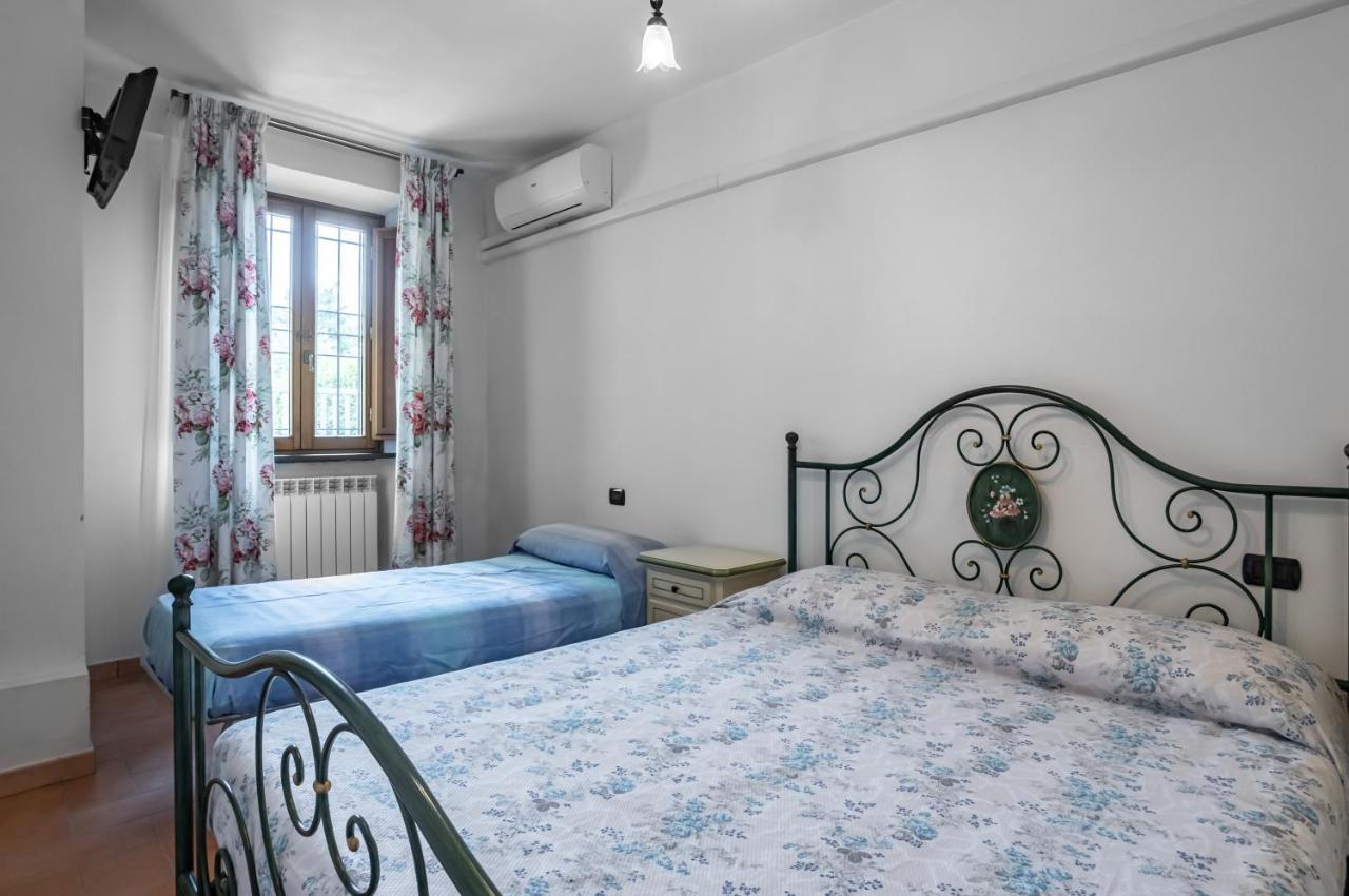 Bright Flat With Private Parking!